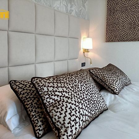 Hotel Michelangelo Palace & Spa แตร์นี ภายนอก รูปภาพ