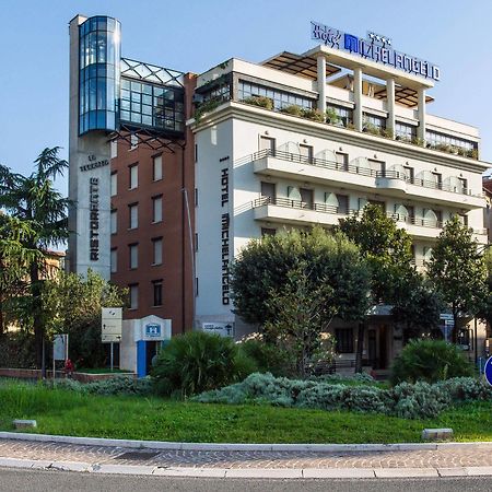 Hotel Michelangelo Palace & Spa แตร์นี ภายนอก รูปภาพ