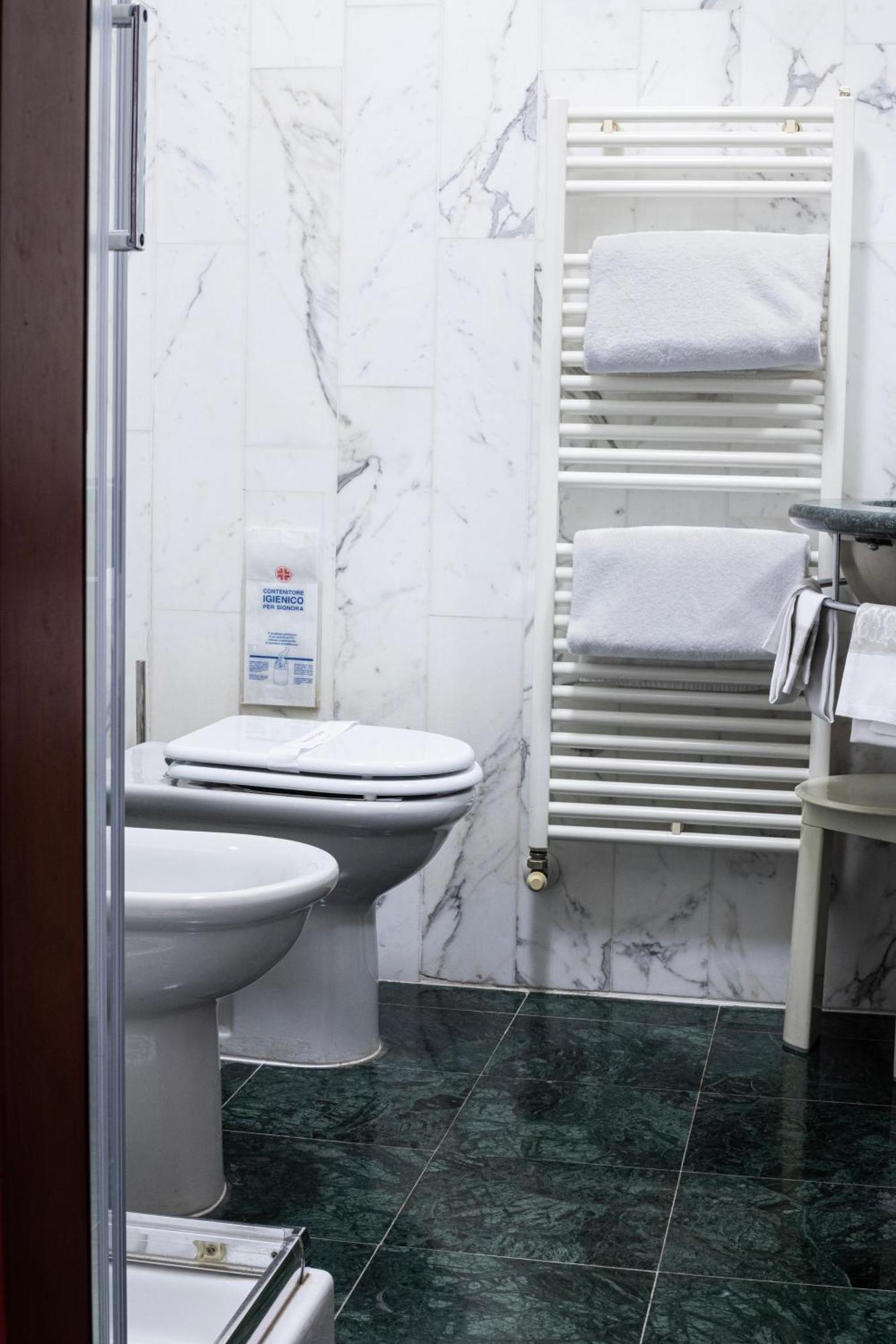 Hotel Michelangelo Palace & Spa แตร์นี ภายนอก รูปภาพ