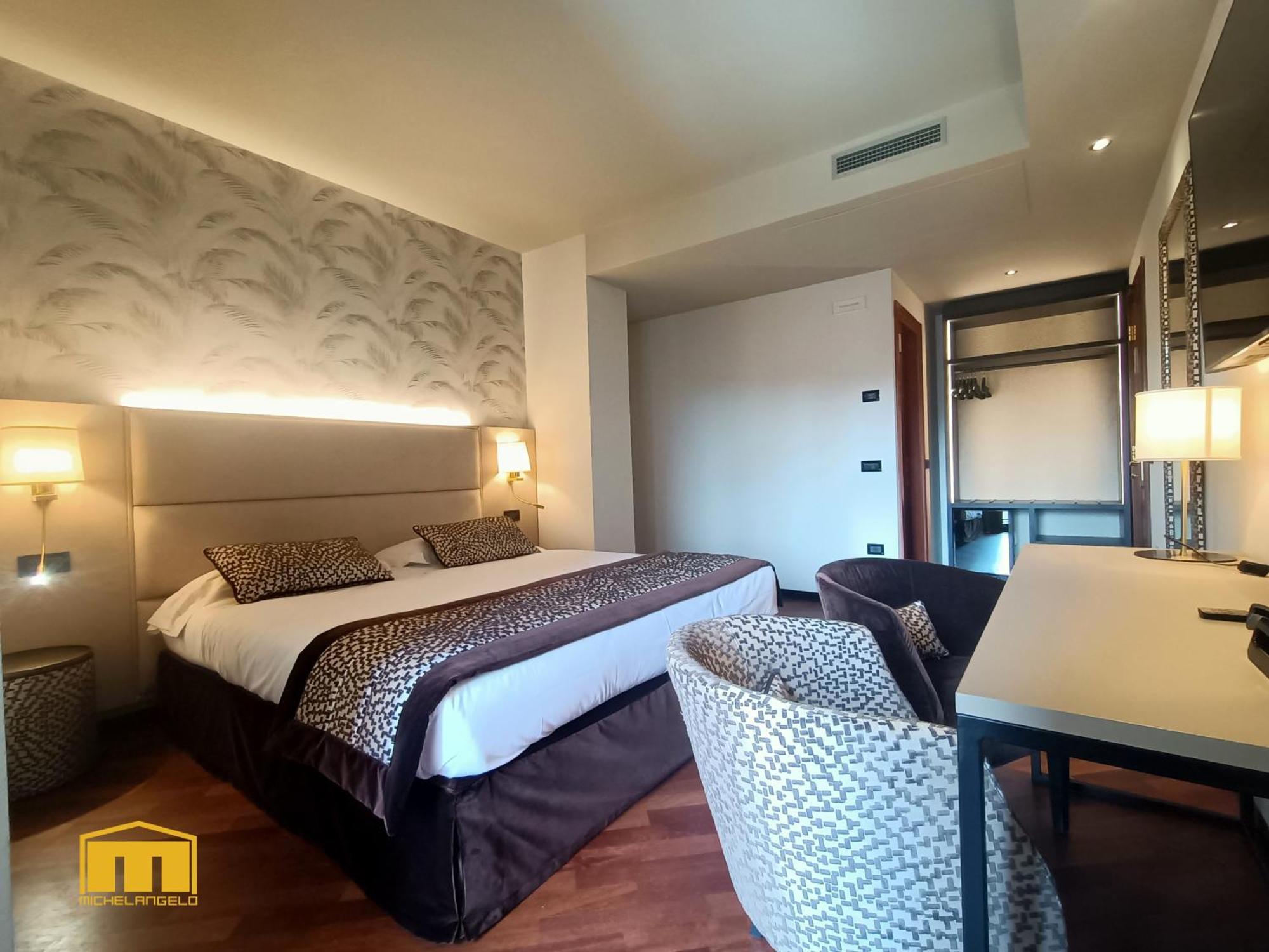 Hotel Michelangelo Palace & Spa แตร์นี ภายนอก รูปภาพ