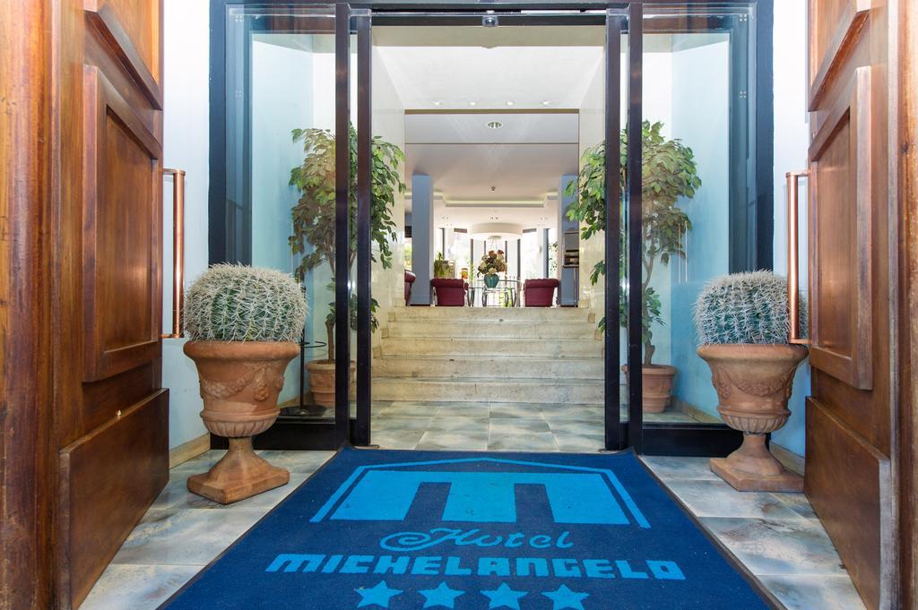 Hotel Michelangelo Palace & Spa แตร์นี ภายนอก รูปภาพ