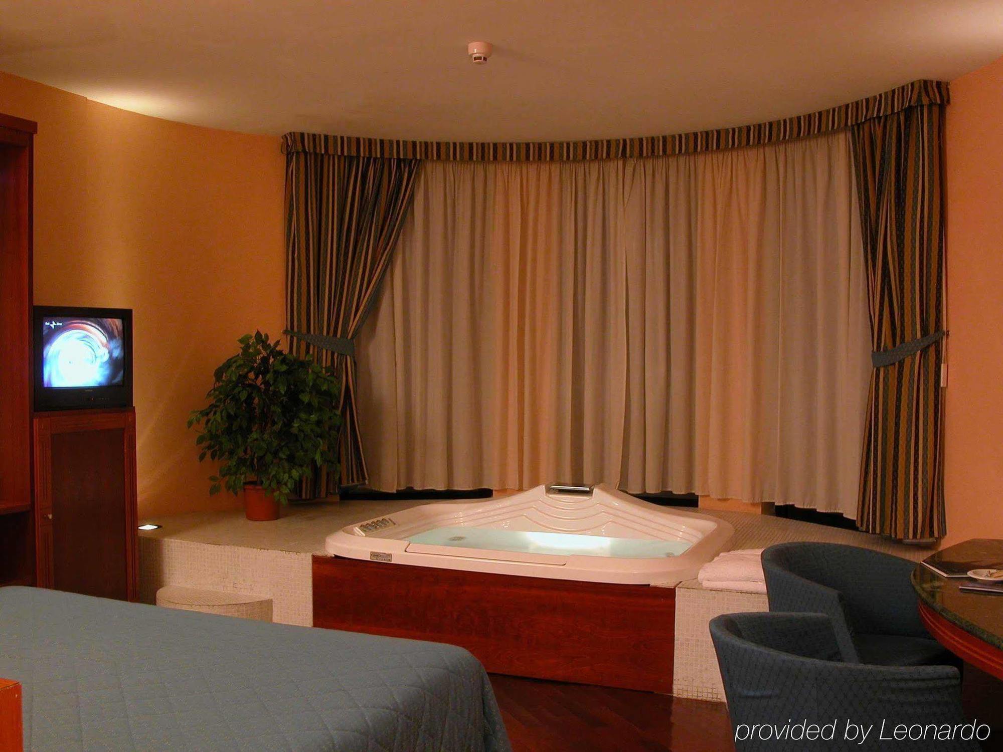Hotel Michelangelo Palace & Spa แตร์นี ภายนอก รูปภาพ