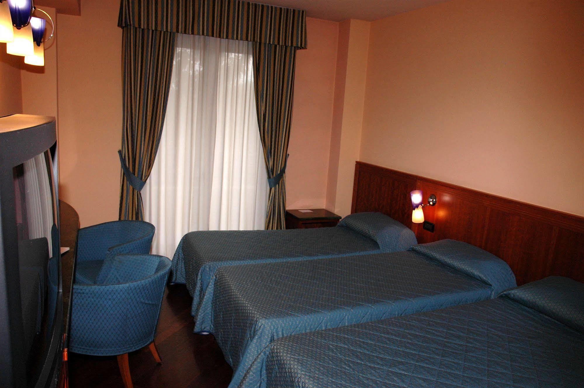 Hotel Michelangelo Palace & Spa แตร์นี ภายนอก รูปภาพ